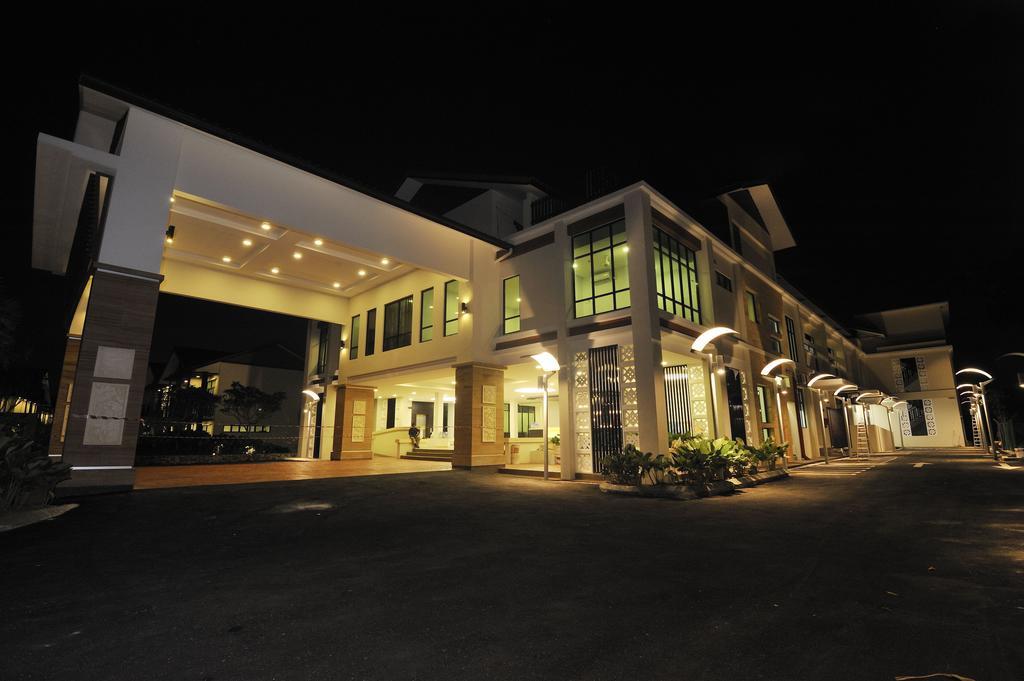 Espira Kinrara Hotel Puchong Bagian luar foto